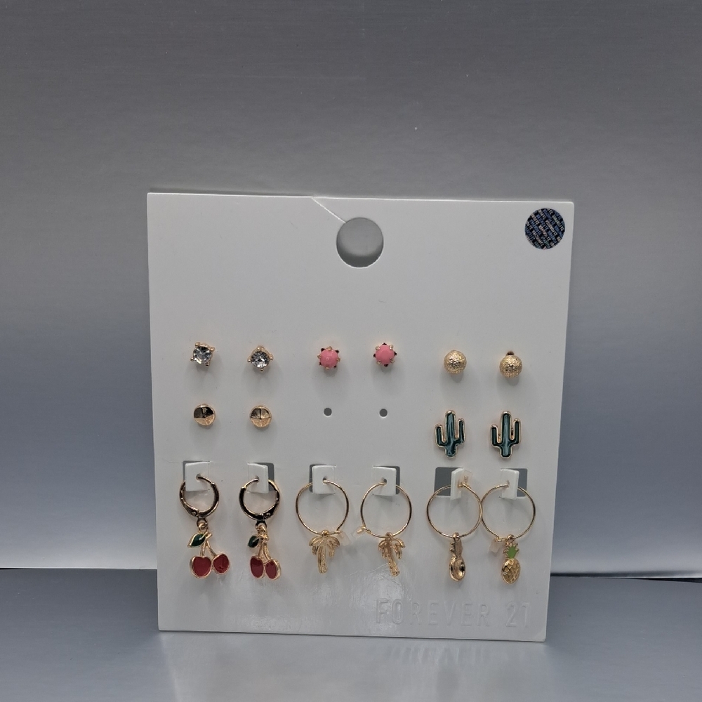 Forever 21 Gold Tone Earring Collection Missing One Pair